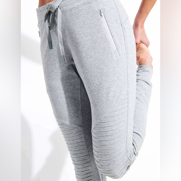 ALO Yoga Pants - Alo Yoga Urban Moto Jogger Sweatpant Womens Medium Light Grey Pull On Lounge